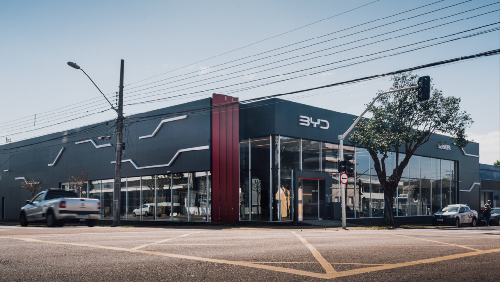 BYD Servopa em Curitiba: terceira concessionária inaugurada da rede de automóveis da marca